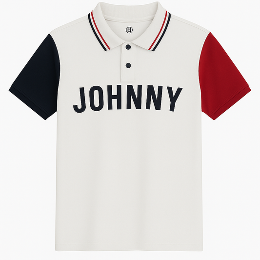 CAMISETA POLO TRICOLOR CON LINEA ROJA Y AZUL EN CUELLO Y LOGOTIPO FRONTAL JOHNNY COTTON