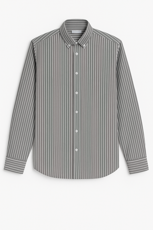 CAMISA SLIM FIT FORMAL, MANGA LARGA Y CUELLO CAMISERO, DISEÑO LISO CON RAYAS VERTICALES EN TONO SALMÓN CLARO CON BOTONES BLANCOS