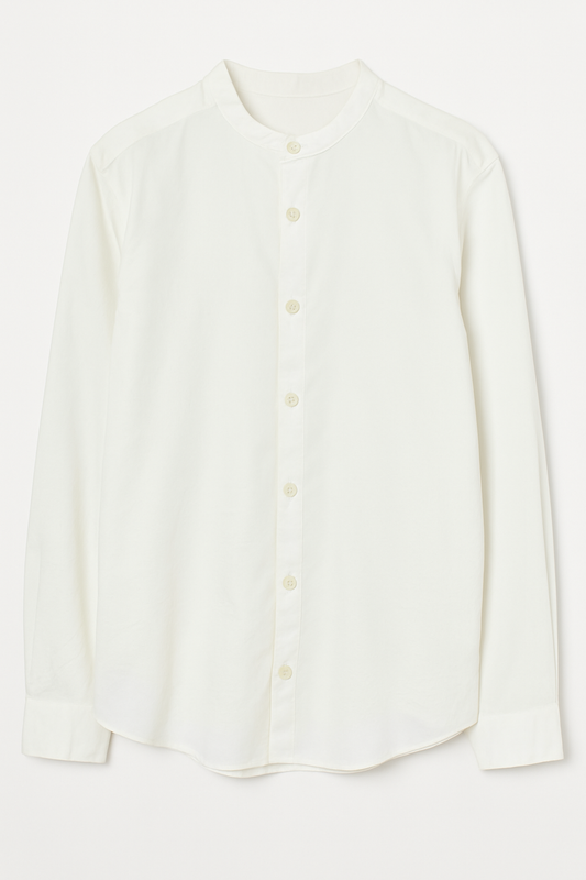 CAMISA COMFORT FIT CASUAL, MANGA LARGA Y CUELLO CHINO, DISEÑO LISO EN TONO BLANCO CON BOTONES AL TONO