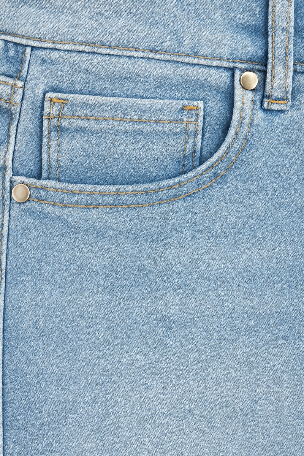 FALDA JEAN CON ABERTURA EN LA PARTE TRASERA PARA UN DISEÑO MAS MODERNO Y VERSATIL