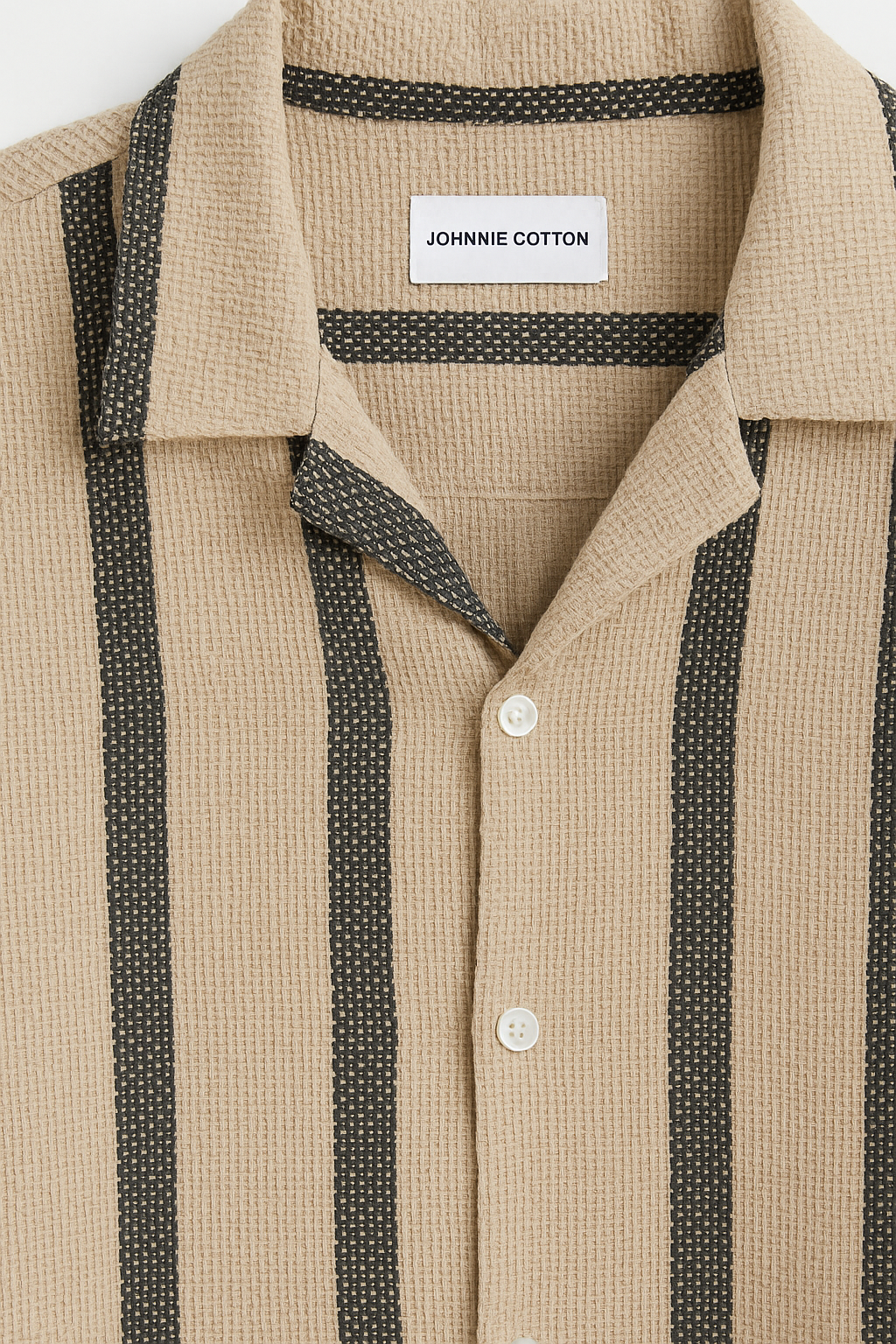 CAMISETA POLO TELA RIGIDA BEIGE LINEAS VERTICALES NEGRAS