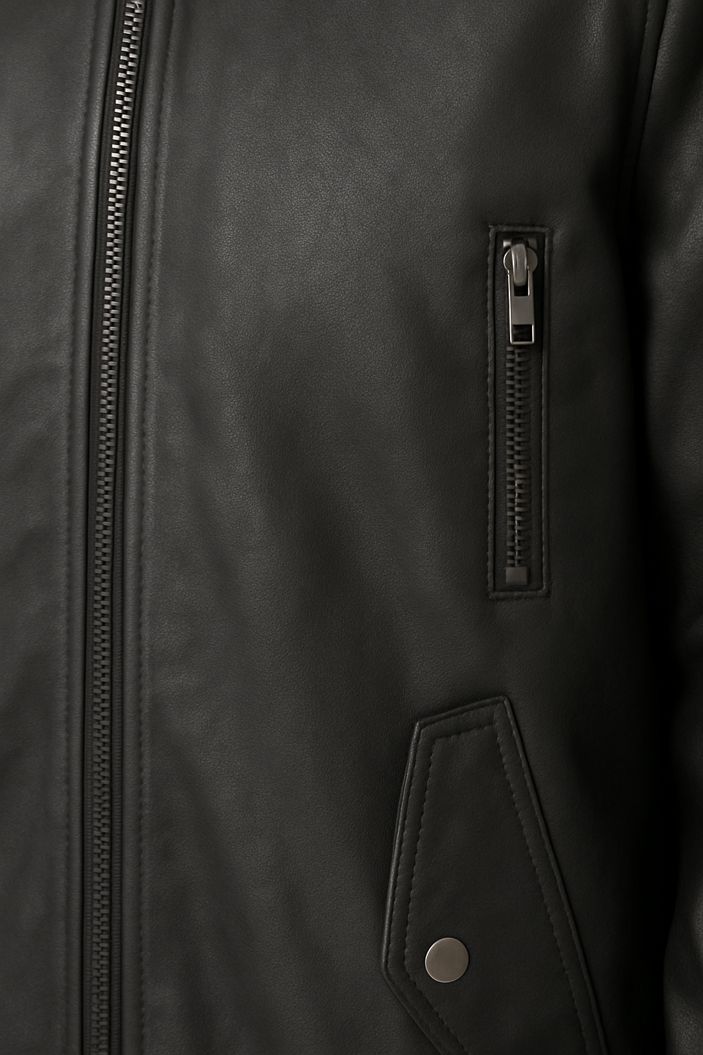 CHAQUETA CLÁSICA LLANA DE CUERO ESTILO BOMBER CON BOLSILLO EN MANGA Y CUELLO DE TELA