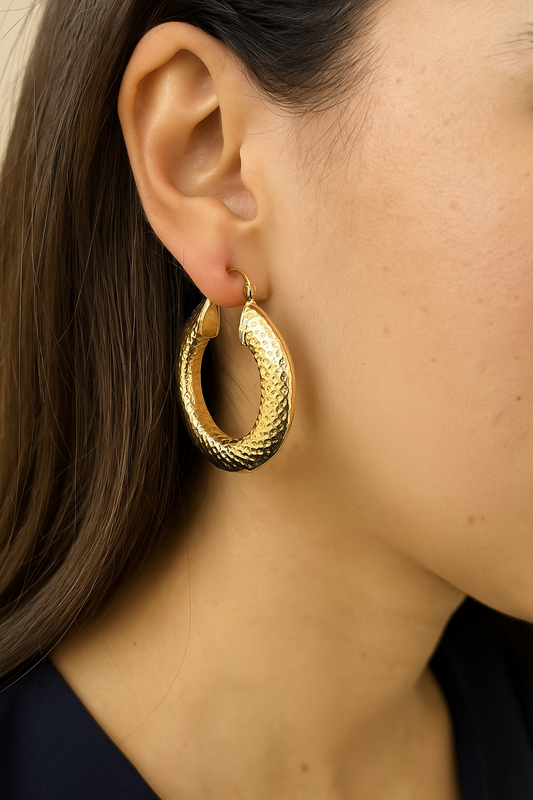 ARETE ARGOLLA BAÑADA EN ORO CON DETALLE EN ROMBOS FINO ELEGANTE F4632