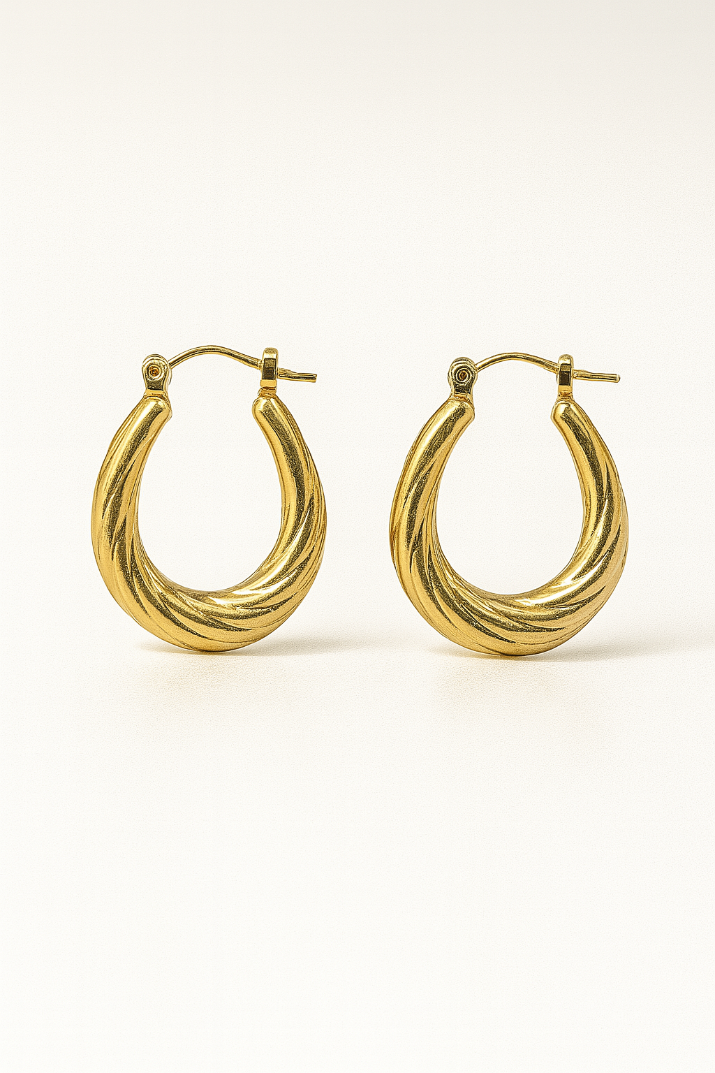 ARETE ARGOLLA DORADA SEMI OVALADA CON RELIEVE TRENZADO F4975