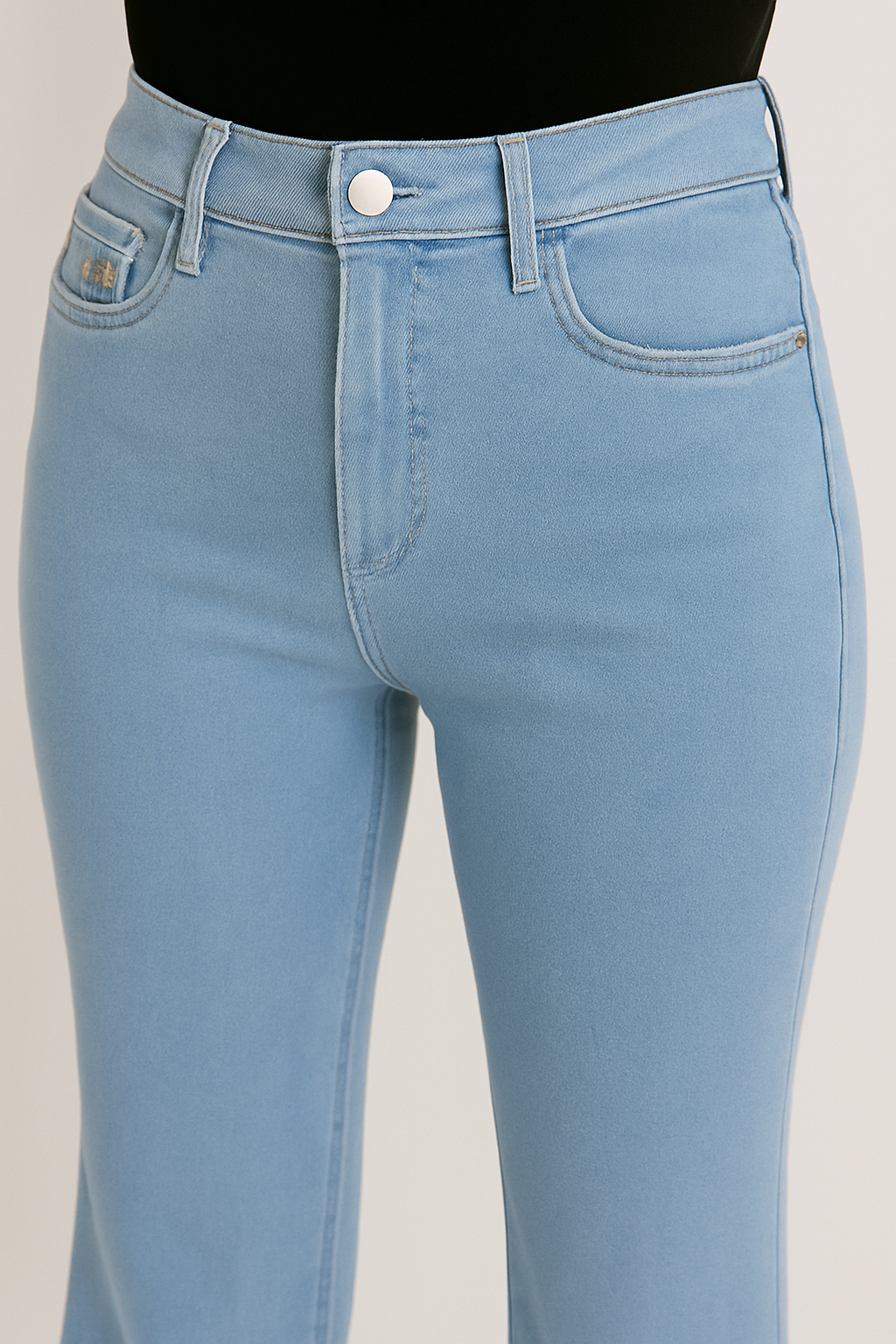 JEAN DAMA AZUL CLARO CORTE BOOTCUT DE TIRO ALTO