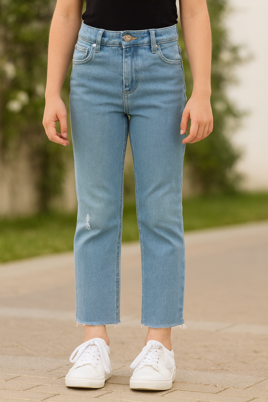 PANTALÓN JEAN NIÑA RECTO CELESTE CON BASTA DESFLECADA