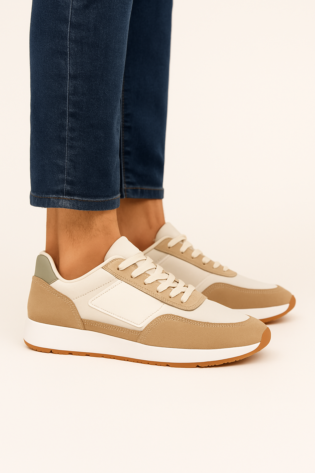ZAPATOS CASUALES HOMBRE BEIGE CON DETALLES VERDE Y CAMEL