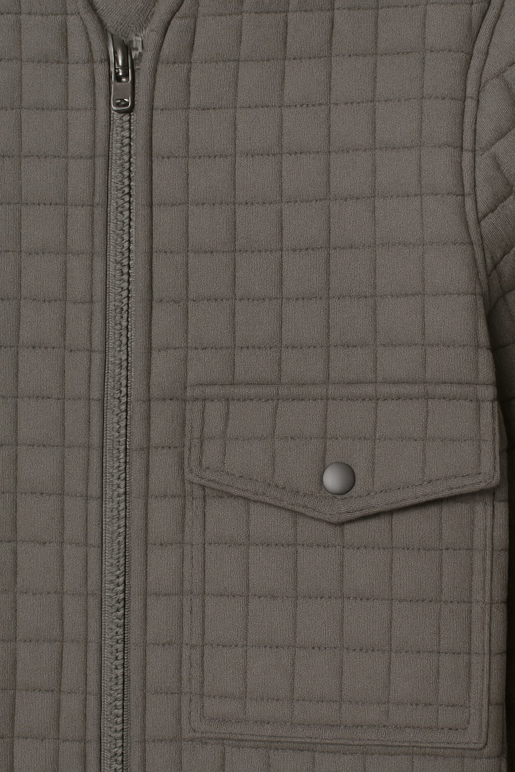 CHAQUETA CASUAL CON RELIEVE DE COSTURA, CUELLO ABIERTO Y BOLSILLOS CON BOTÓN A PRESIÓN