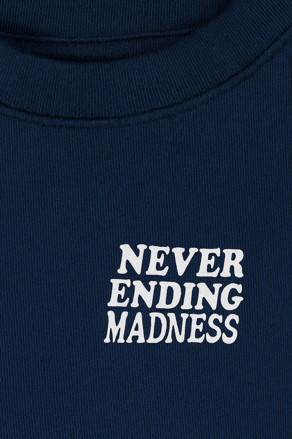 CAMISETA MANGA CORTA "NEVER ENDING MADNESS" CUELLO TEXTURIZADO