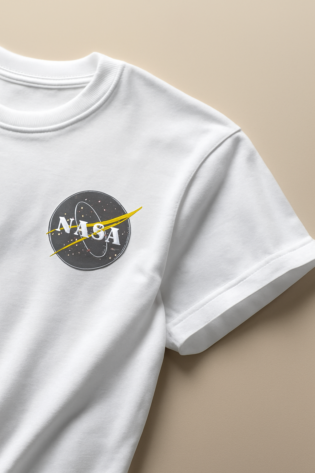 CAMISETA NASA LLANA CON LOGO BORDADO MUJER