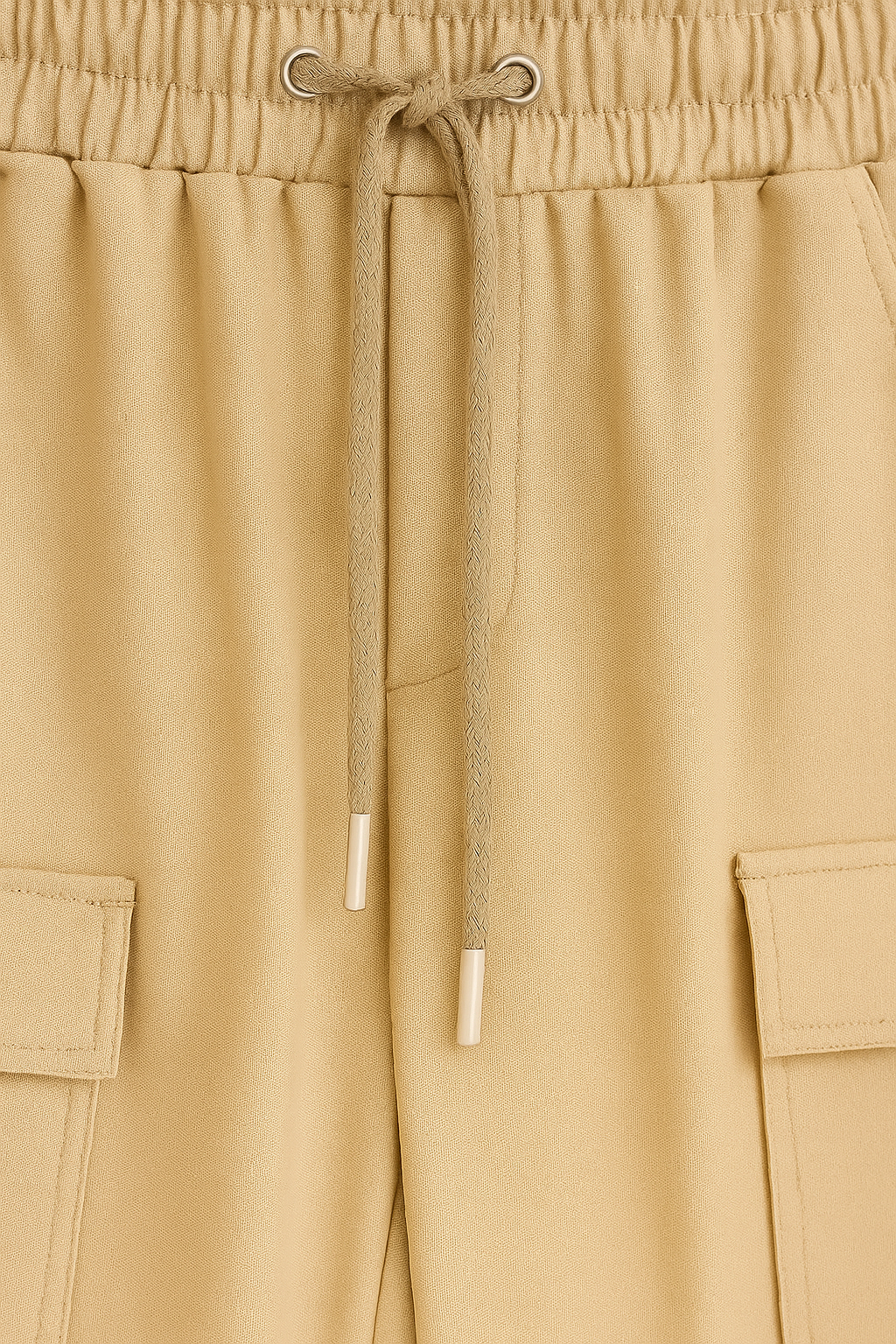PANTALÓN JOGGER DAMA BEIGE CON BOLSILLOS CARGO Y CINTURA ELÁSTICA