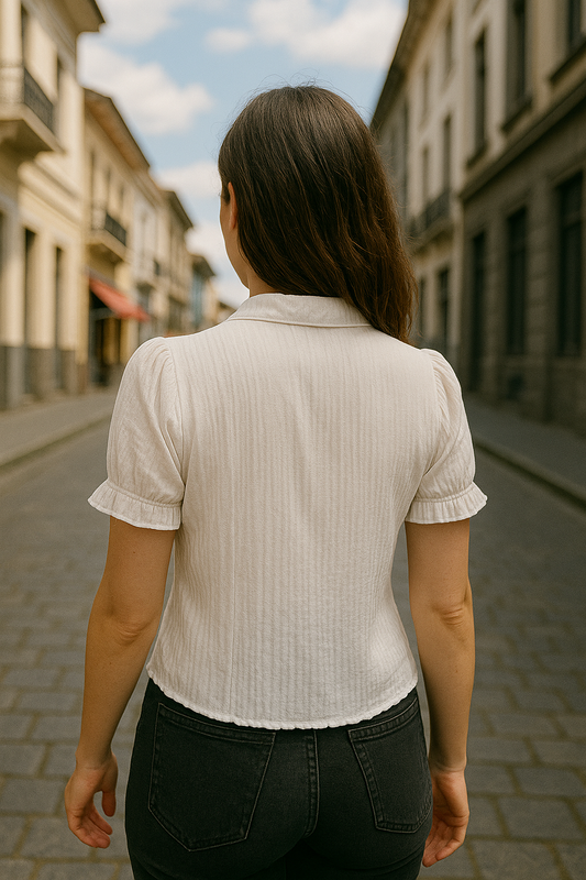 BLUSA DE CUELLO CLASICO MANGAS CORTAS ABULLONADAS