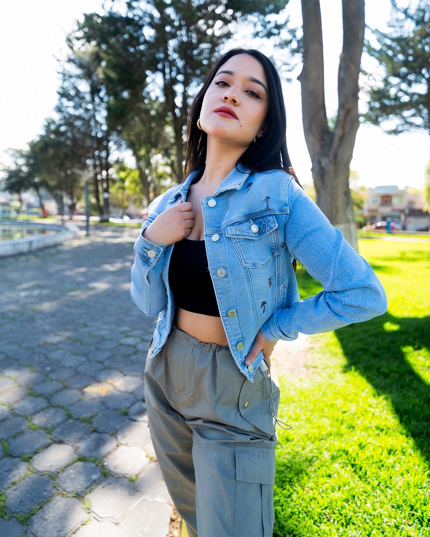 Jean Azul Outfit Con Chompa Jean Jeans Chompas De Mujer A La Moda