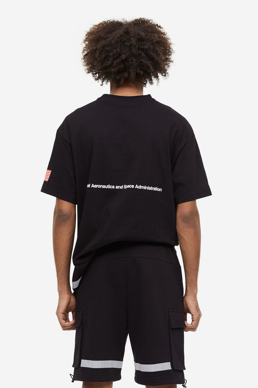 CAMISETA NASA NEGRA OVERSIZE 4 LOGOS