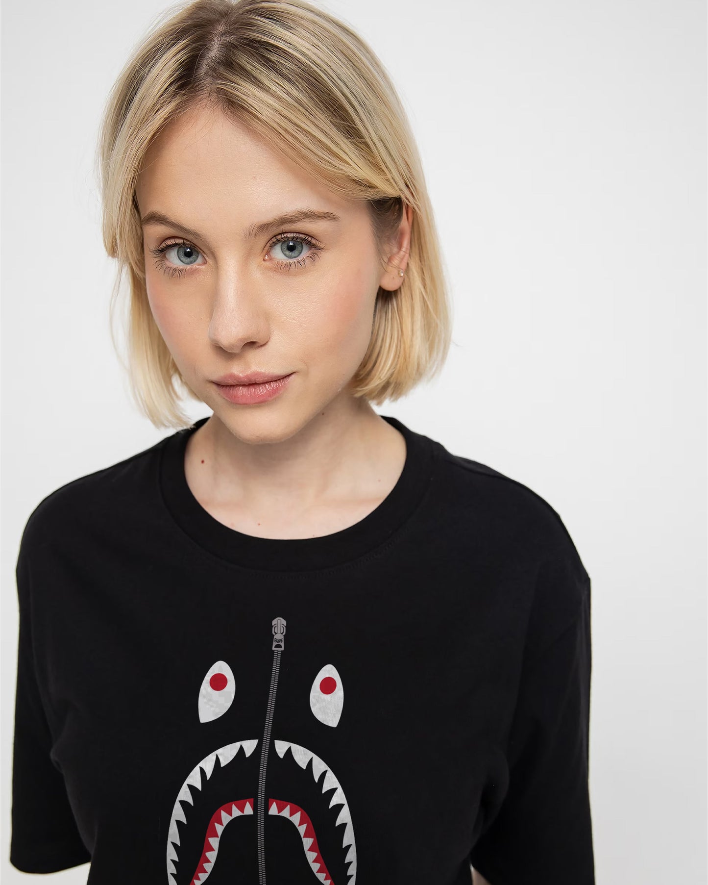 CAMISETA BAPE OVERSIZED NEGRA CIERRE