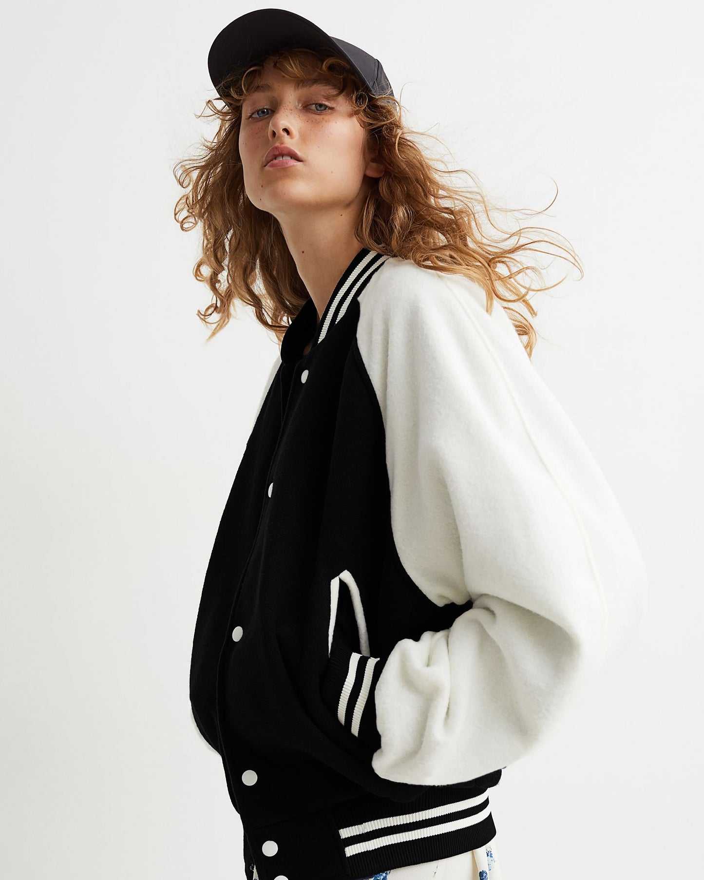 CHAQUETA UNIVERSITARIA ZIZI NEGRA