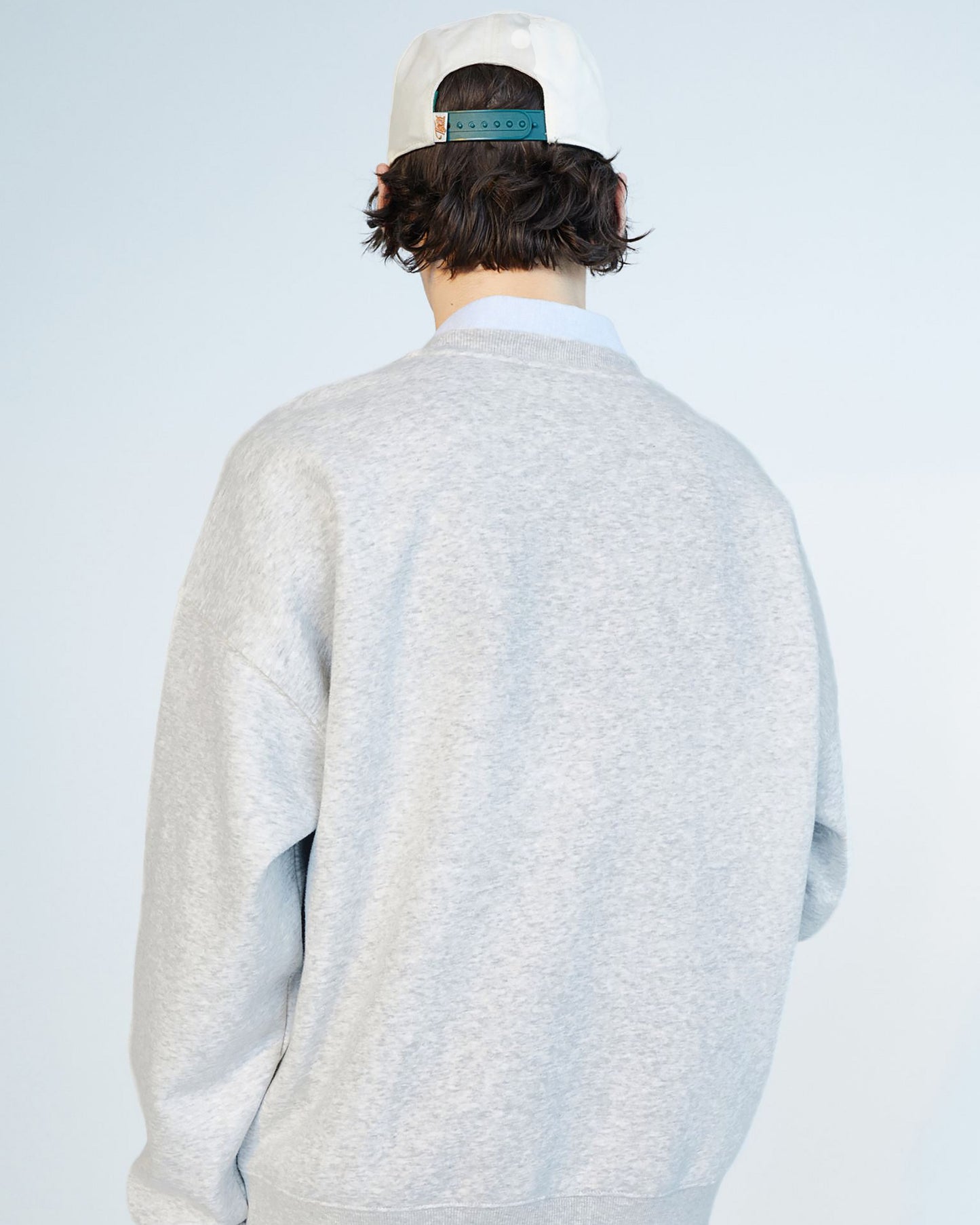 BUZO GRIS ESTAMPADO VERDE