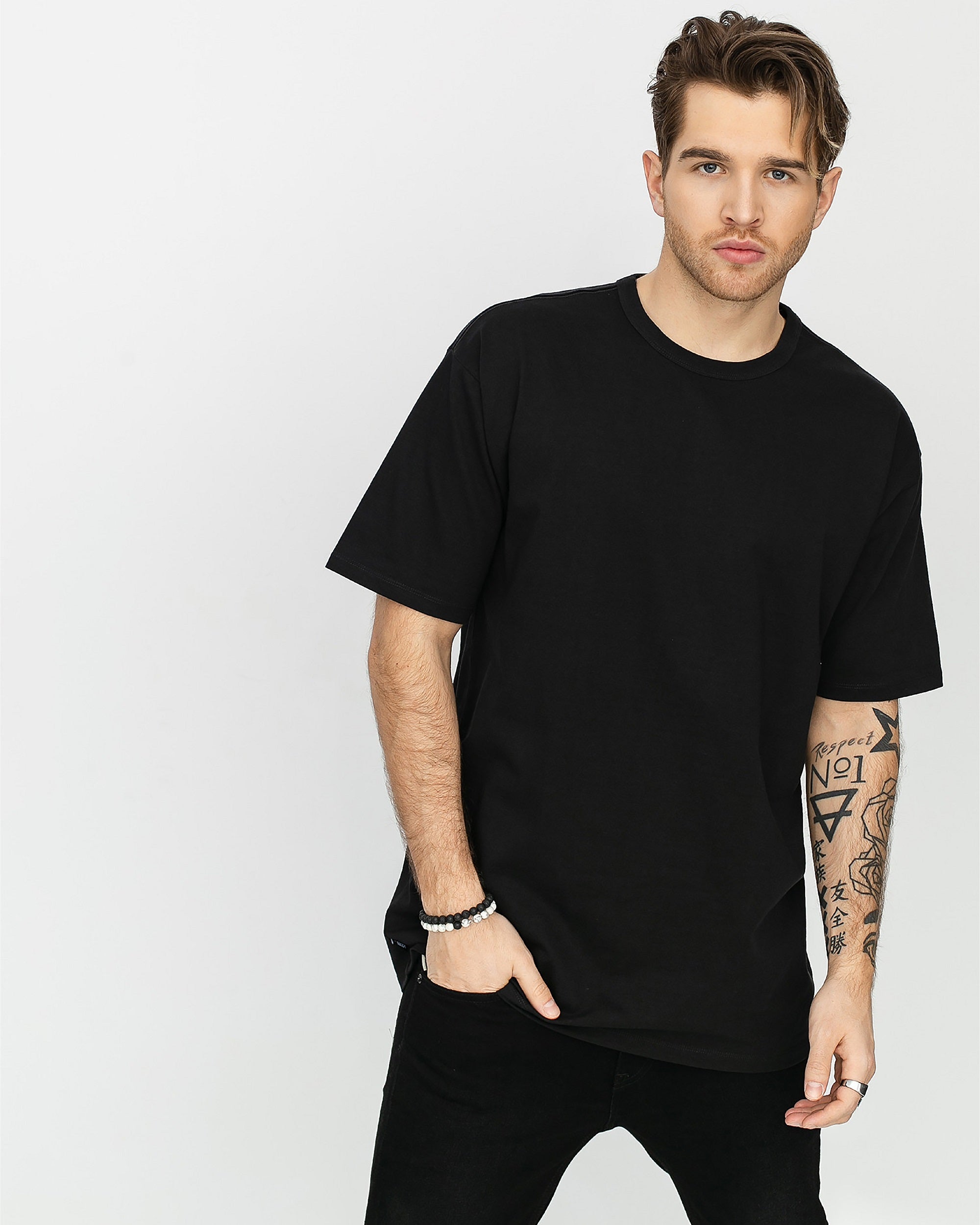 CAMISETA NEGRA – ZIZI