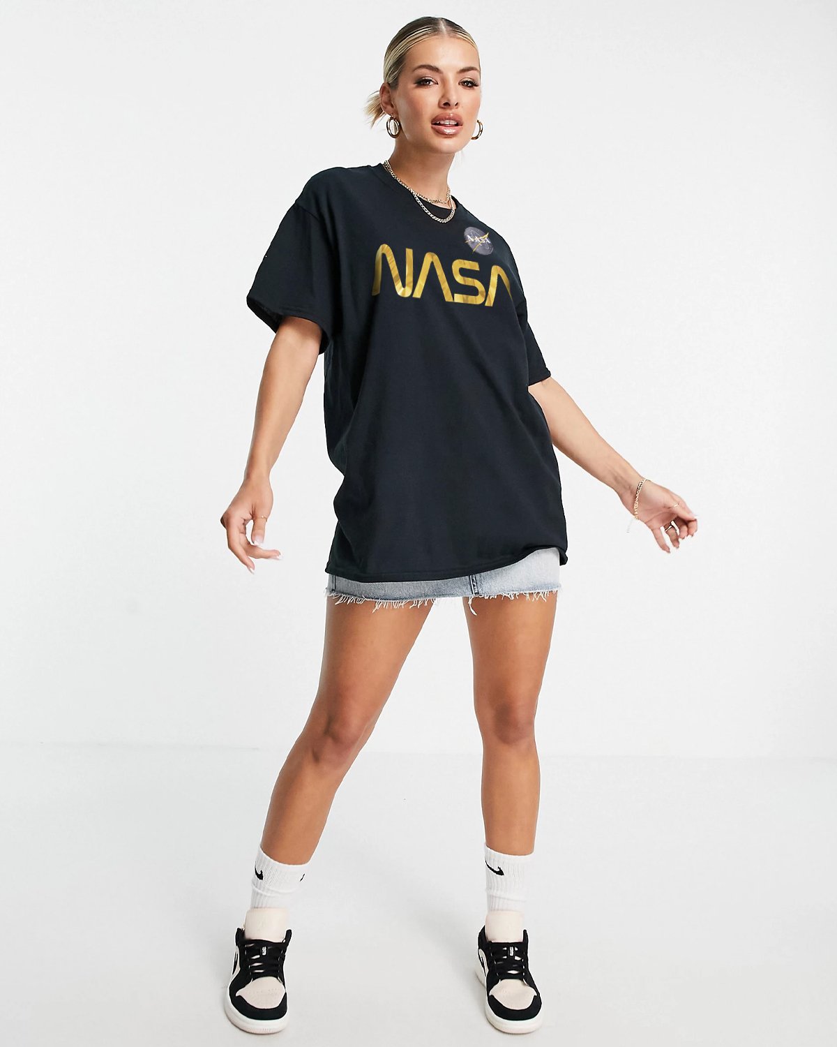 CAMISETA NASA NEGRA GOLD