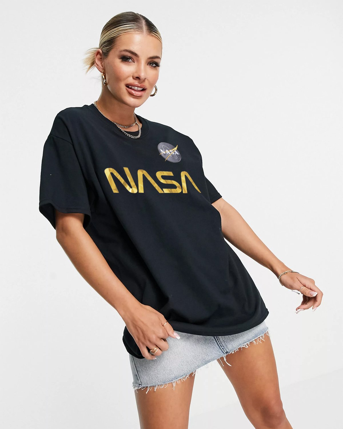 CAMISETA NASA NEGRA GOLD