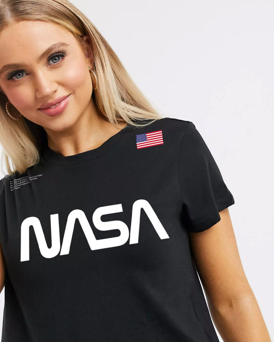 CAMISETA NASA NEGRA TRES LOGOS