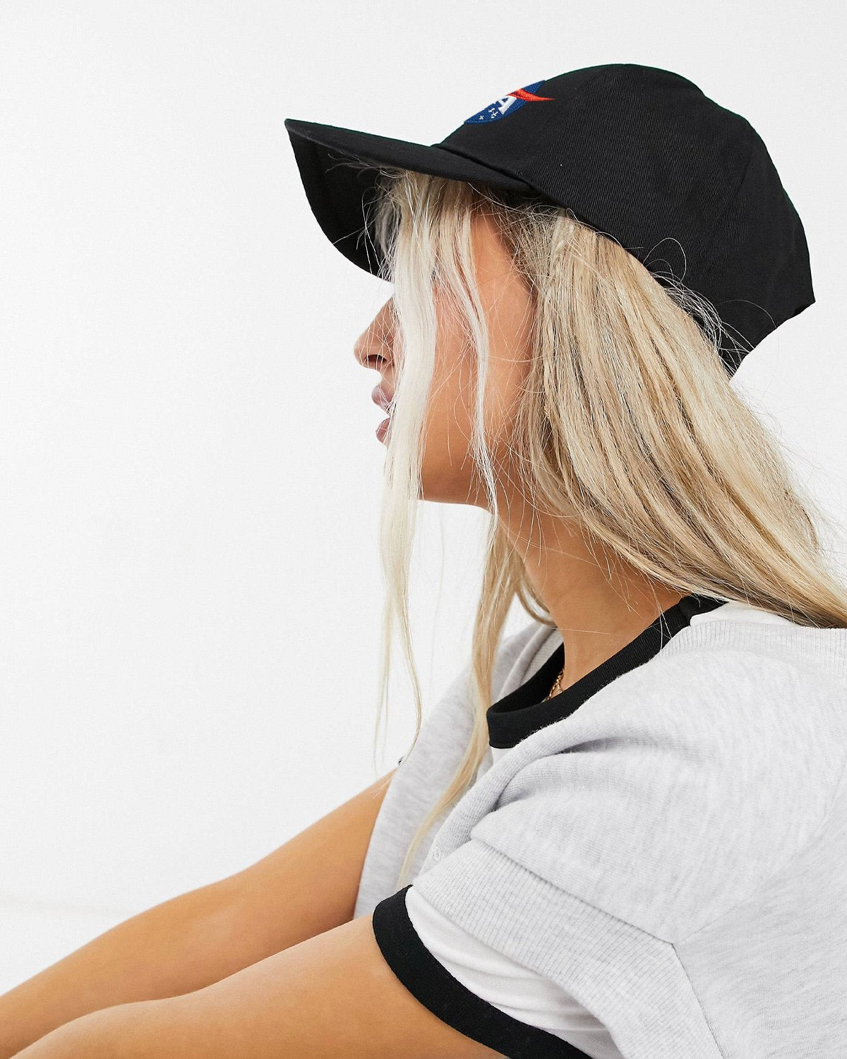 GORRA NEGRA LOGO NASA