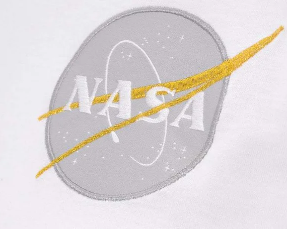 CAMISETA NASA LLANA CON LOGO BORDADO HOMBRE