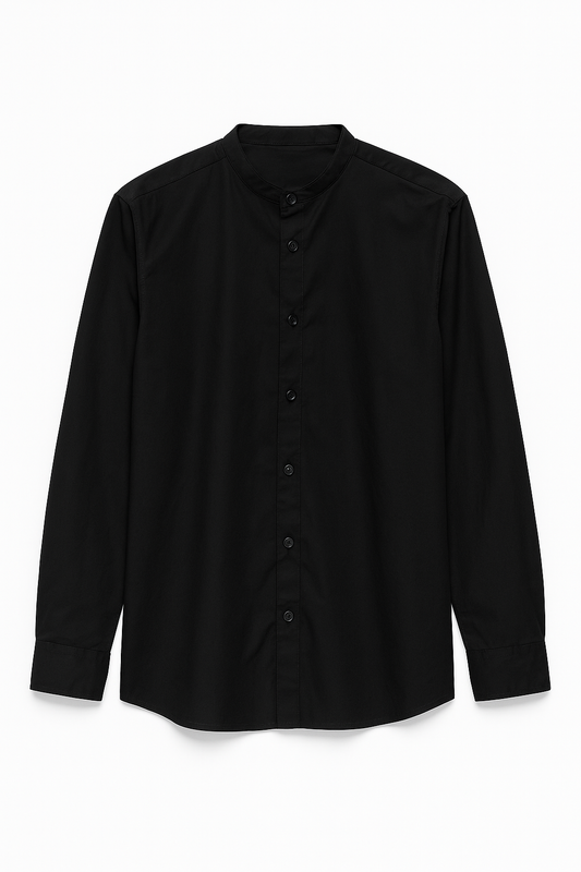 CAMISA SLIM FIT CASUAL, MANGA LARGA Y CUELLO CHINO, DISEÑO LISO EN TONO NEGRO CON BOTONES AL TONO