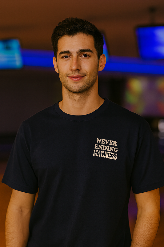 CAMISETA MANGA CORTA "NEVER ENDING MADNESS" CUELLO TEXTURIZADO