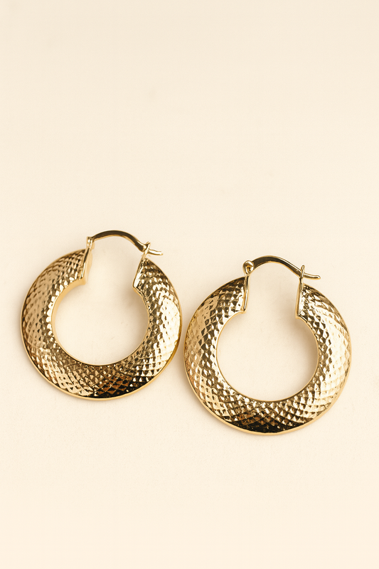 ARETE ARGOLLA BAÑADA EN ORO CON DETALLE EN ROMBOS FINO ELEGANTE F4632