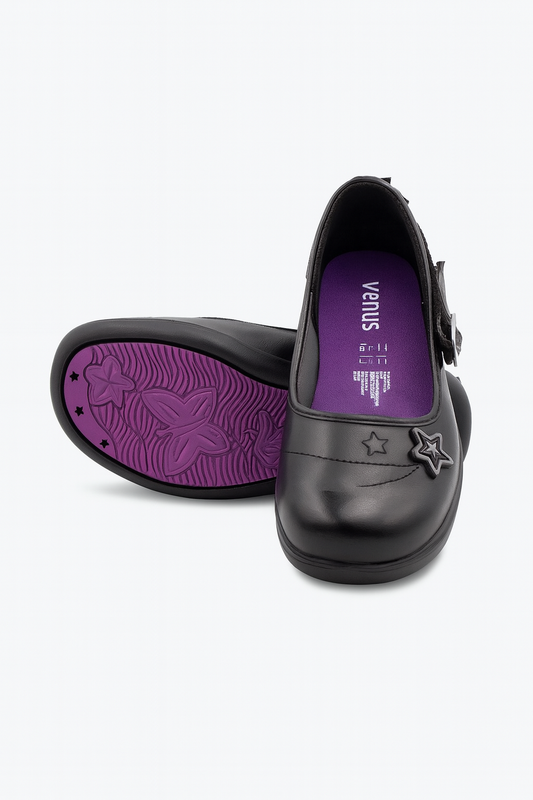 ZAPATOS ESCOLARES NEGROS DE NIÑA CON CORREA AJUSTABLE Y DETALLE DE ESTRELLA