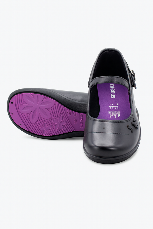 ZAPATOS DAMA ESCOLARES NEGROS CON CORREA AJUSTABLE Y DETALLE DE DOS CORAZONES