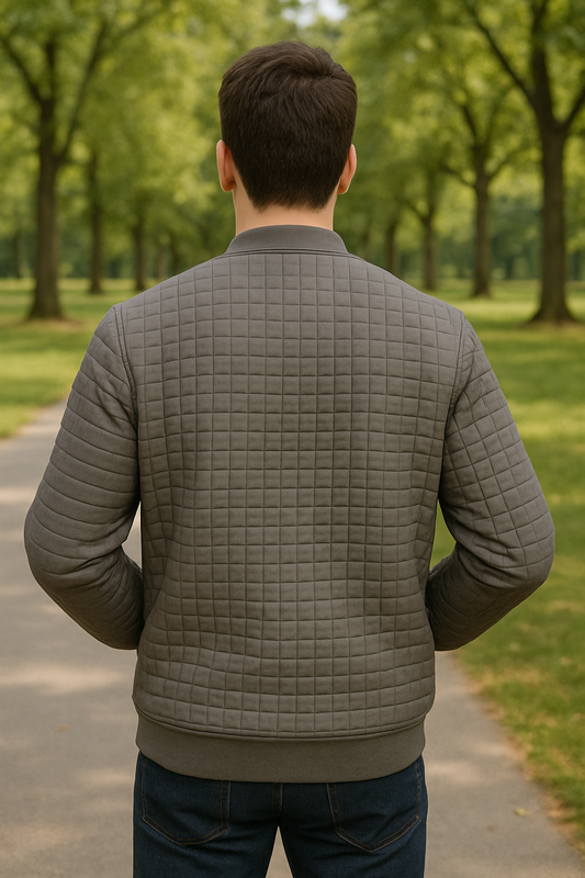 CHAQUETA CASUAL CON RELIEVE DE COSTURA, CUELLO ABIERTO Y BOLSILLOS CON BOTÓN A PRESIÓN