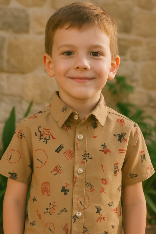 CAMISA NIÑO ESTAMPADA MANGA CORTA CON BOTONES PLATEADOS