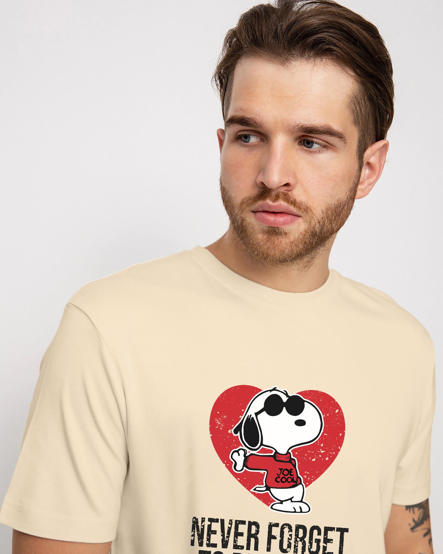 CAMISETA CREMA NEVER FORGET TO BE HAPPY SNOOPY