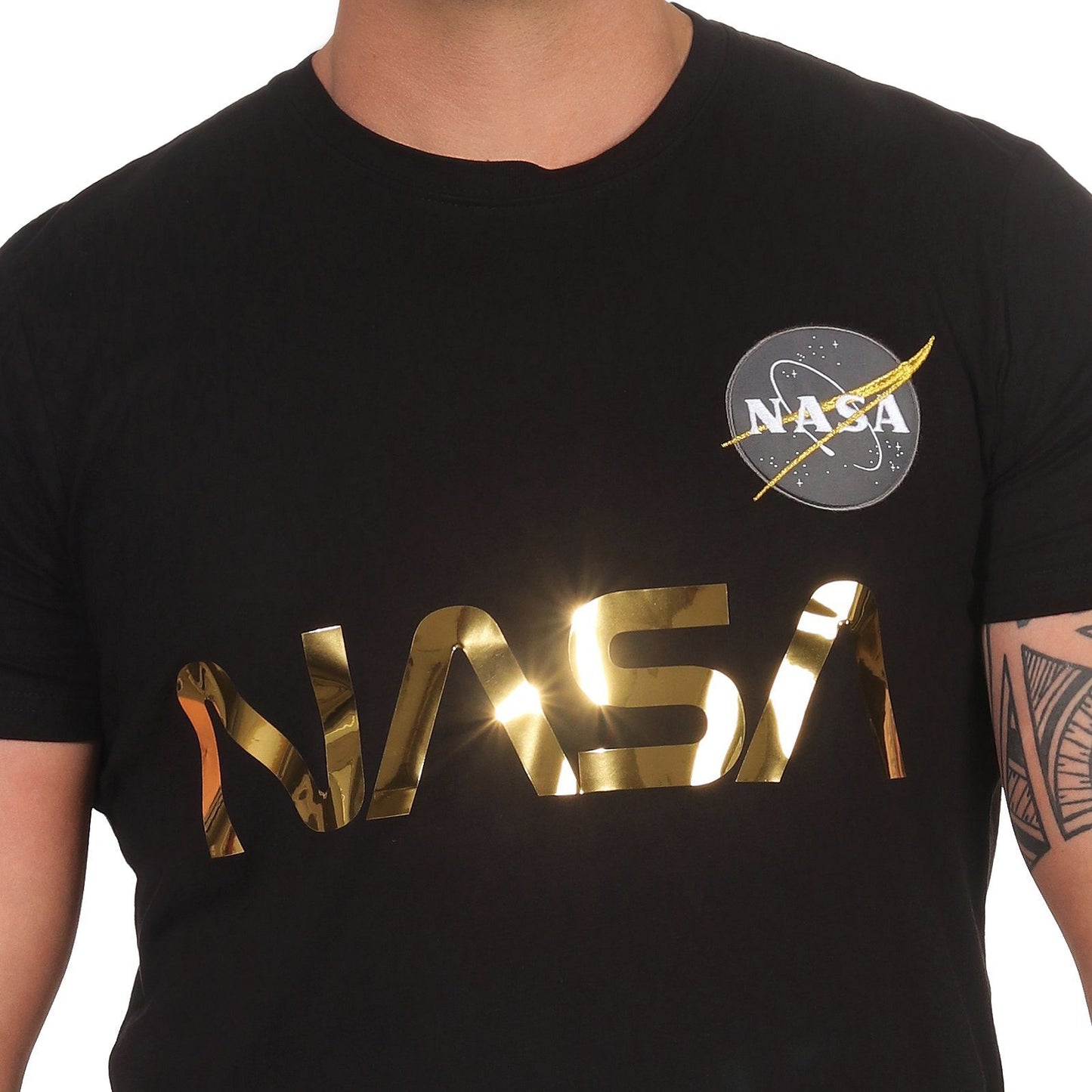 CAMISETA NASA NEGRA GOLD