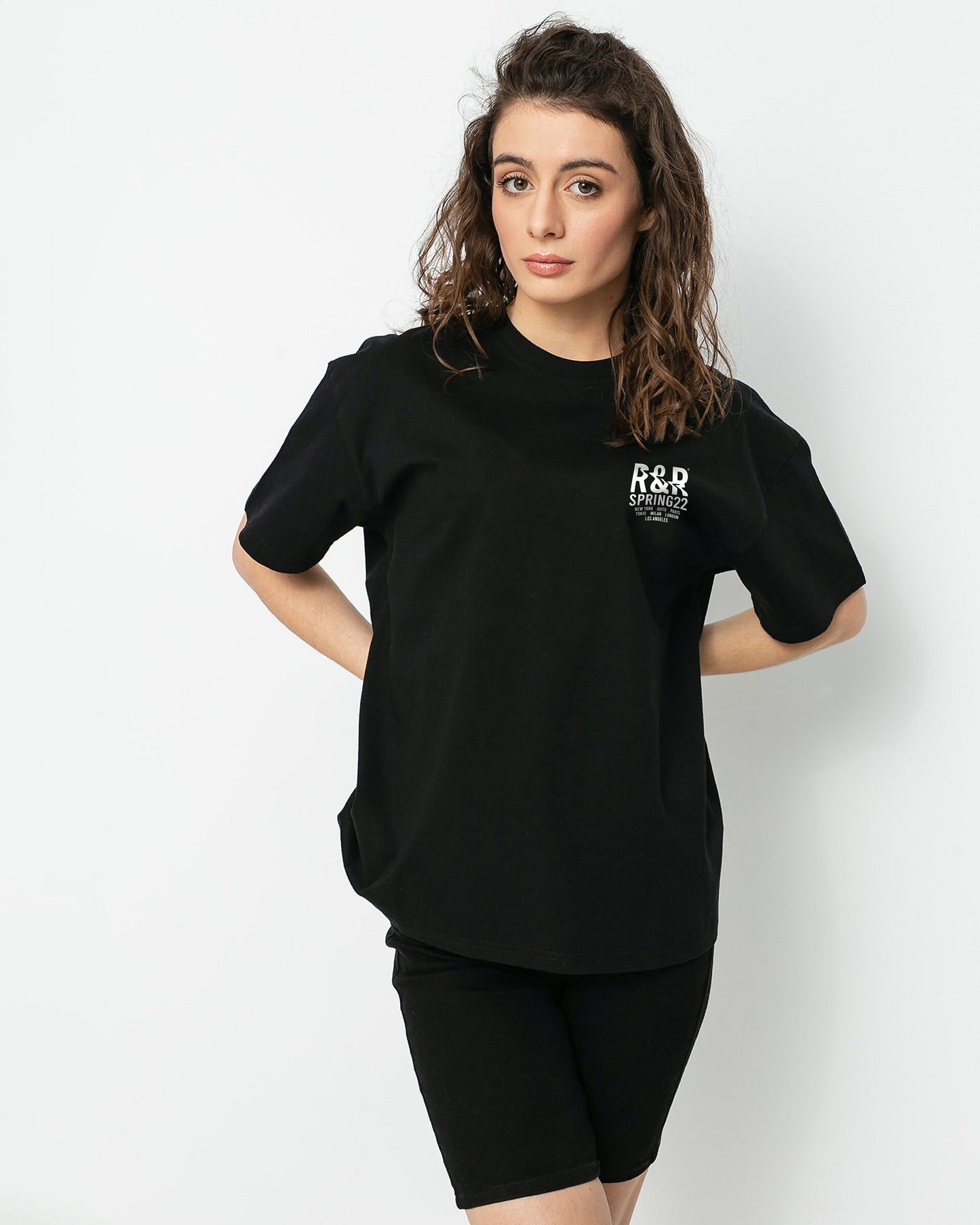 CAMISETA NEGRA R&R FLOREAL