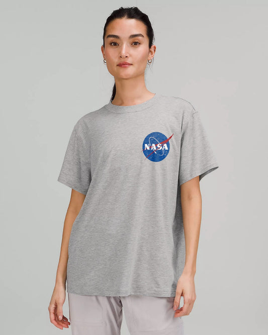 CAMISETA NASA GRIS LOGO AZUL