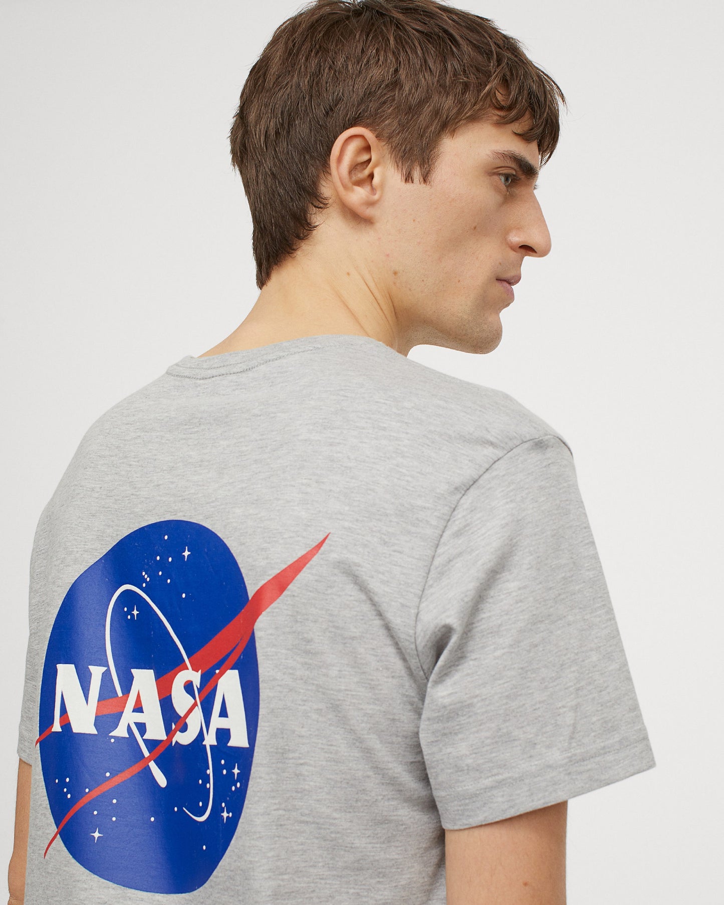 CAMISETA NASA GRIS LOGO AZUL