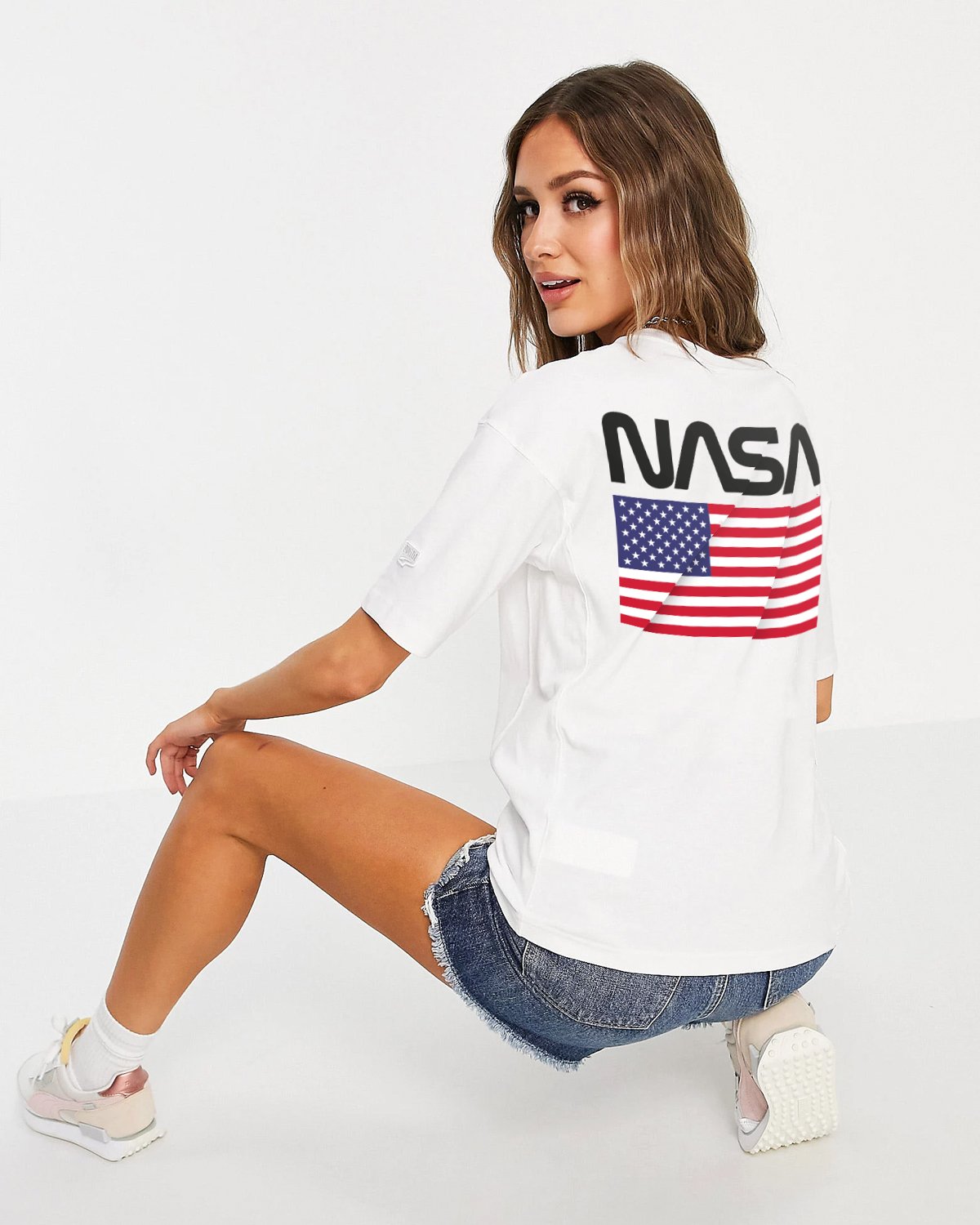 CAMISETA NASA BLANCA BANDERA