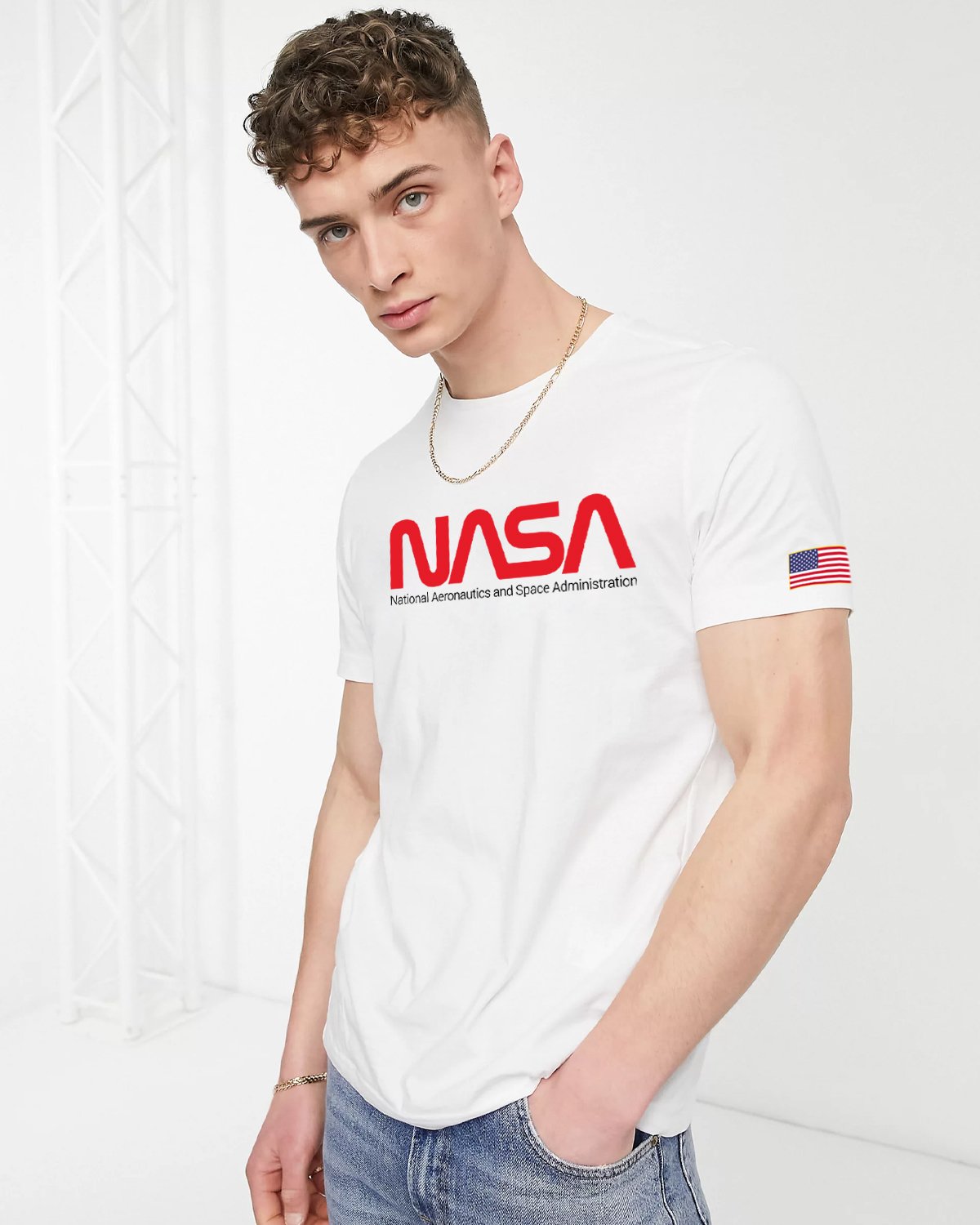 CAMISETA BLANCA NASA LOGO ROJO