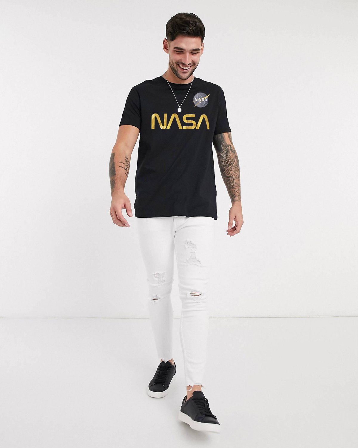 CAMISETA NASA NEGRA GOLD