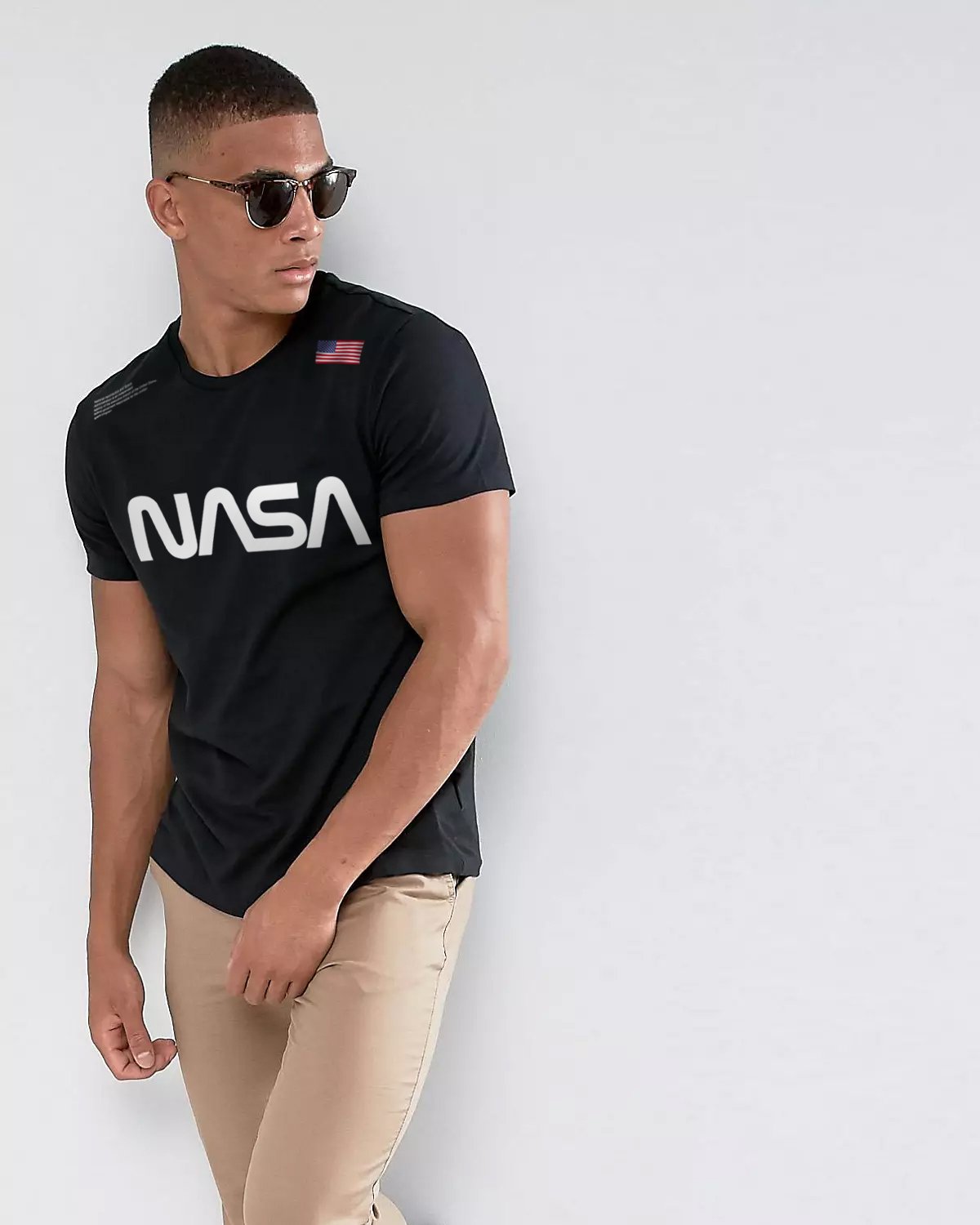 CAMISETA NASA NEGRA TRES LOGOS