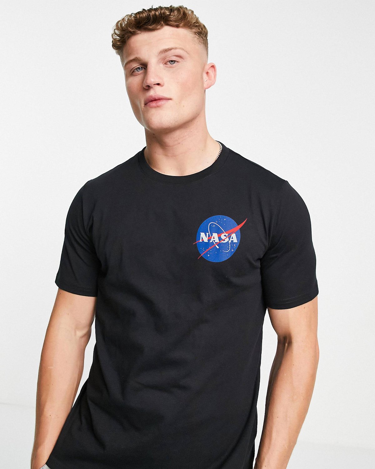 CAMISETA NEGRA NASA LOGO AZUL