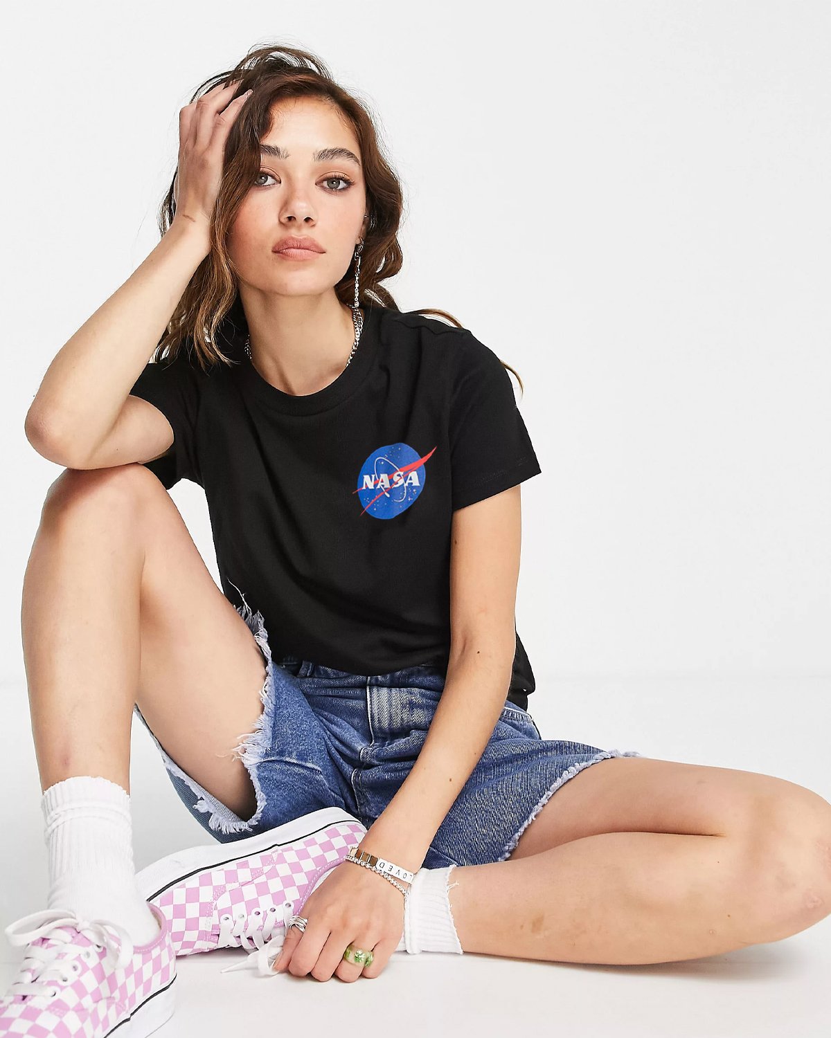 CAMISETA NASA NEGRA LOGO AZUL