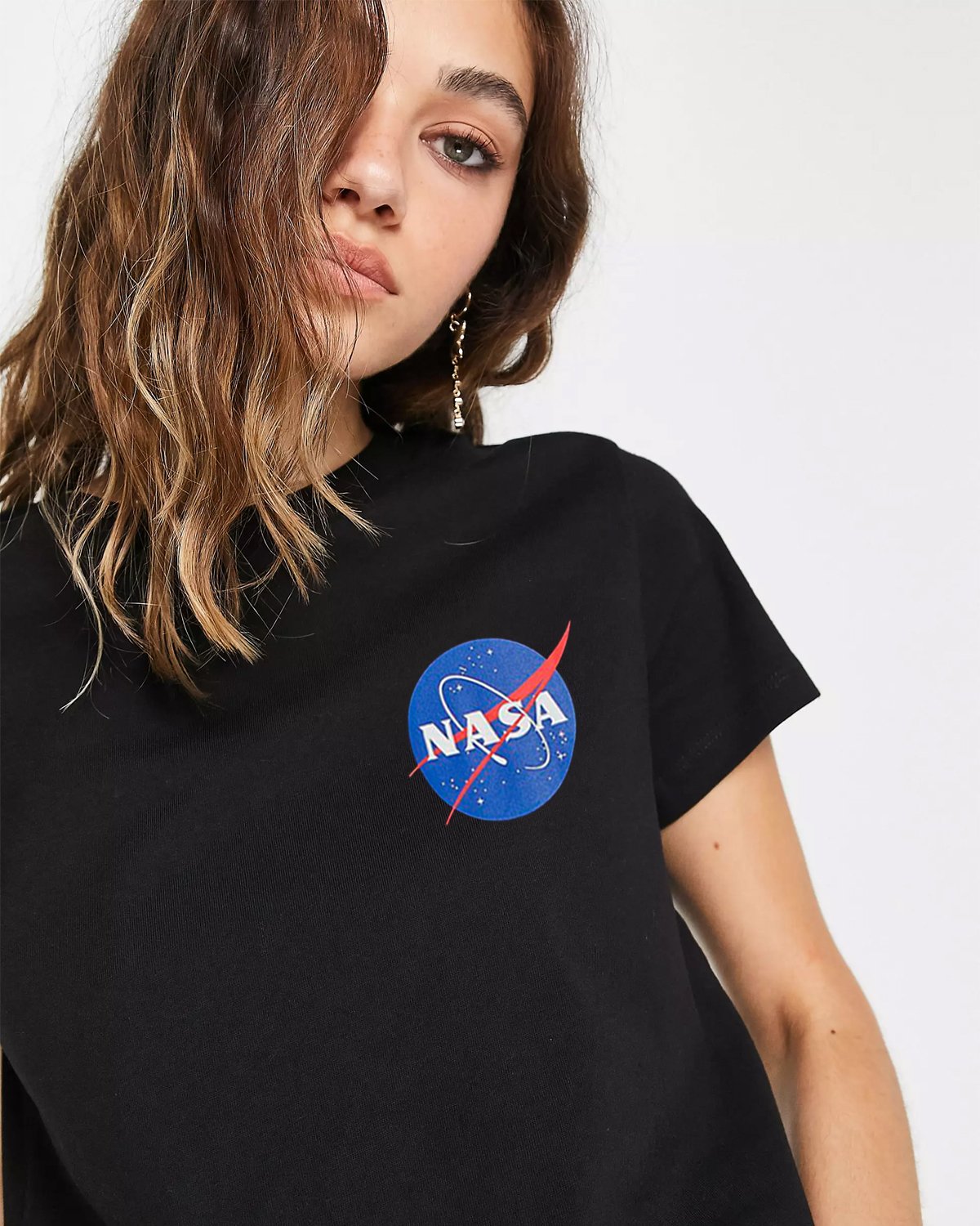 CAMISETA NASA NEGRA LOGO AZUL