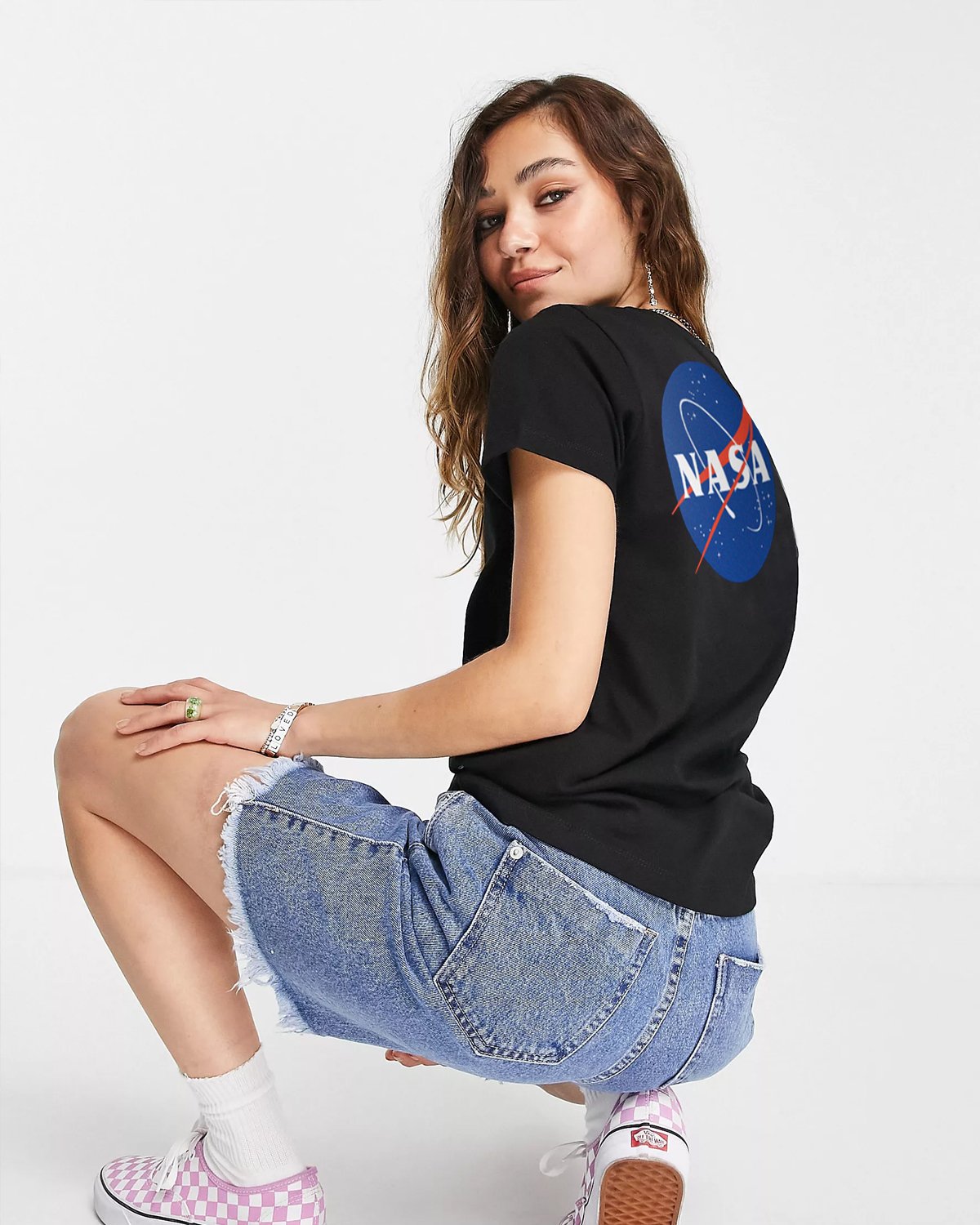 CAMISETA NASA NEGRA LOGO AZUL