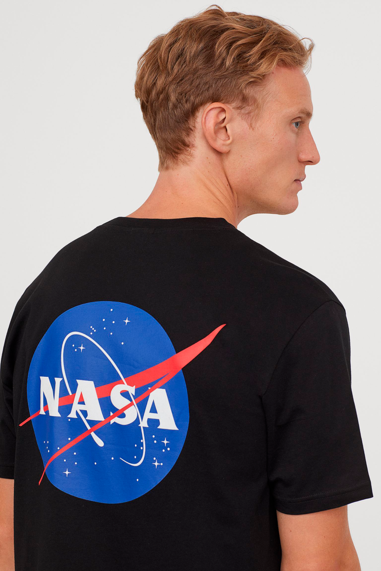 CAMISETA NEGRA NASA LOGO AZUL