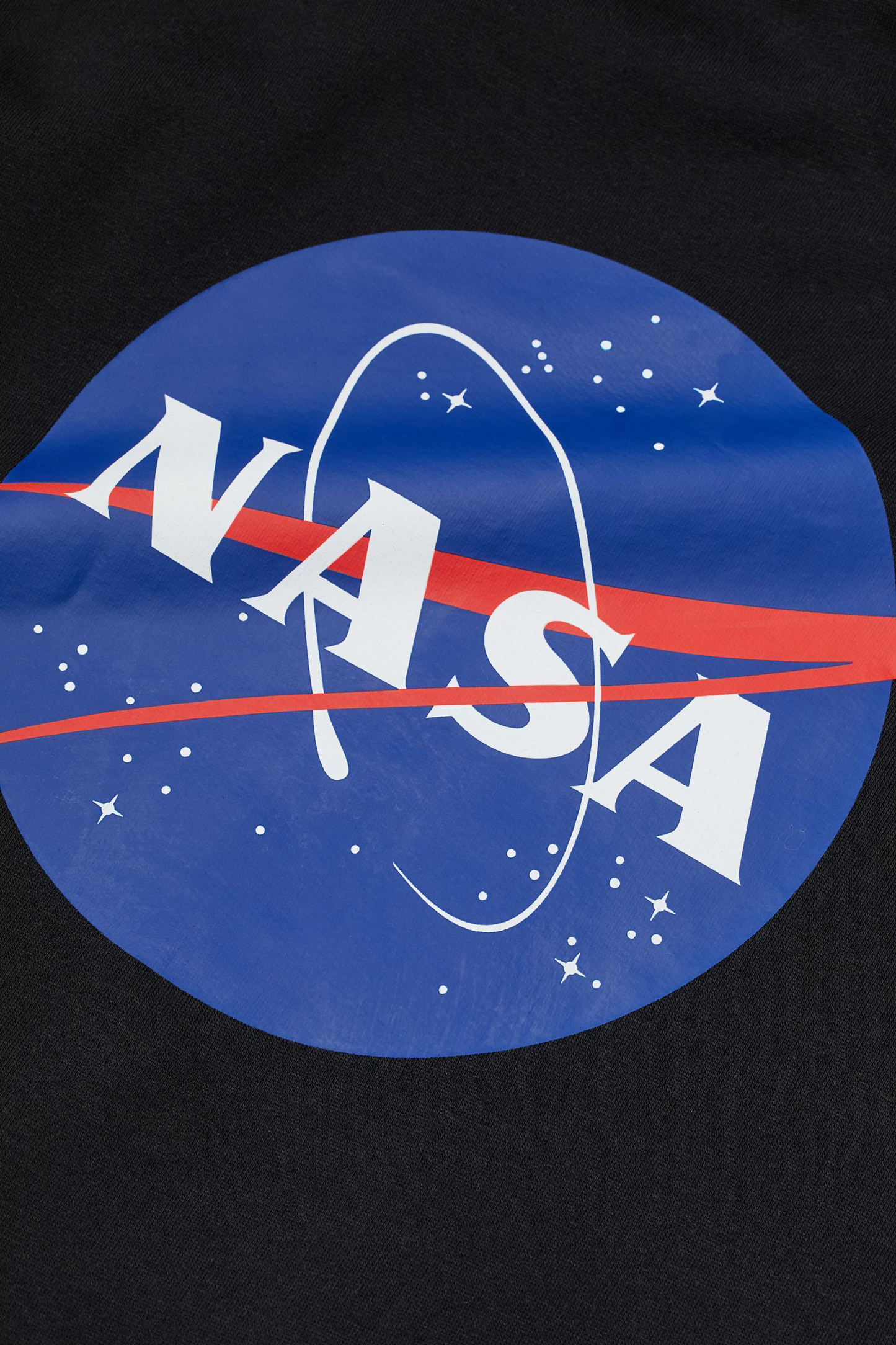 CAMISETA NEGRA NASA LOGO AZUL